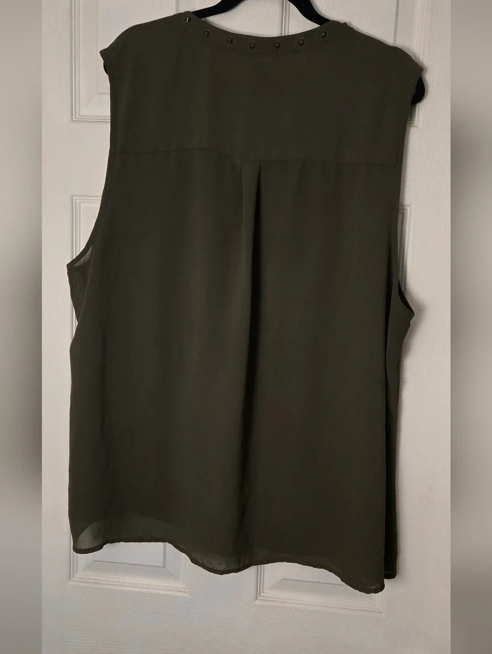torrid Olive Green Sleeveless Henley Blouse with Chest Pockets - Picture 2 of 4